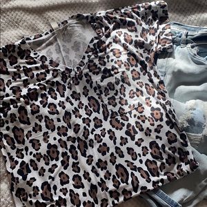 Leopard print pocket t-shirt